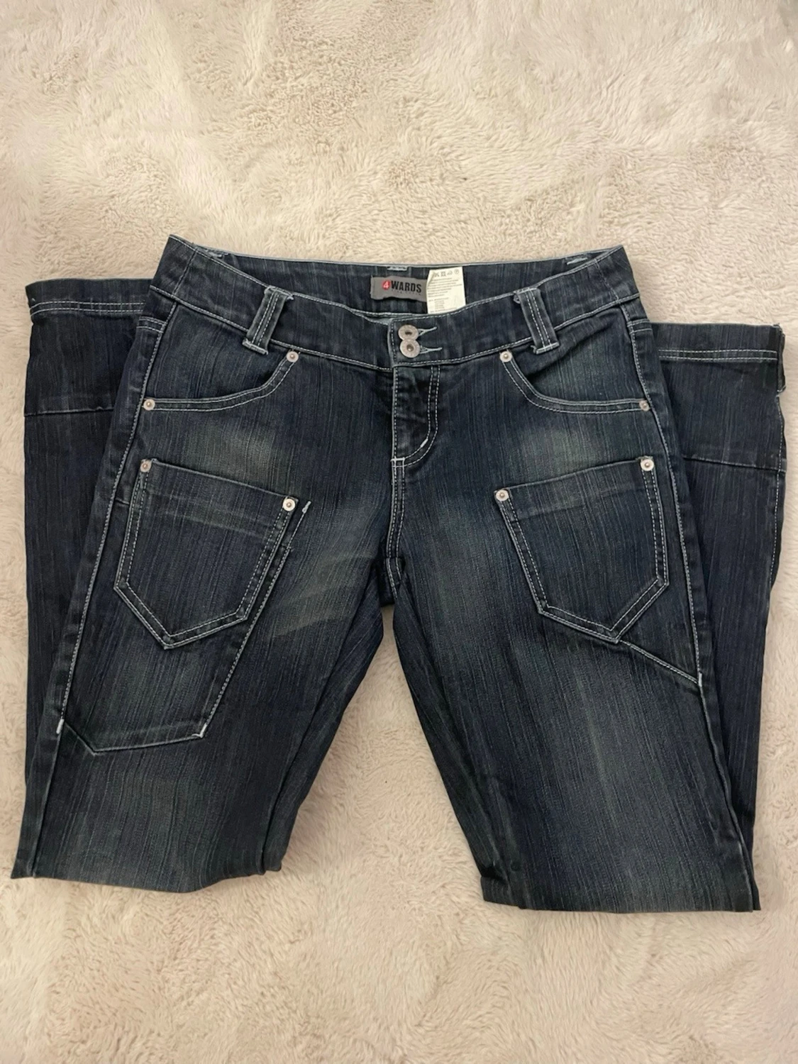 Mörkblå jeans från Warris