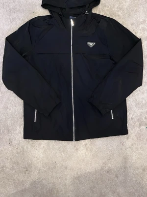 Prada windbraker  - Helt ny, storlek M. Hör av dig vid frågor. 