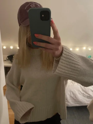 Vit stickad tröja  - Mysig vit stickad tröja 💞💞