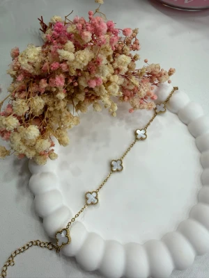 9mm klöverarmband  - Klöverarmband i 9mm tillverkat av rostfritt stål och pläterat med 18k guld✨