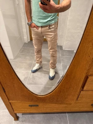 Replay jeans  - Ett par snygga byxor från Replay i storlek W31 L32 i modellen Anbbas 