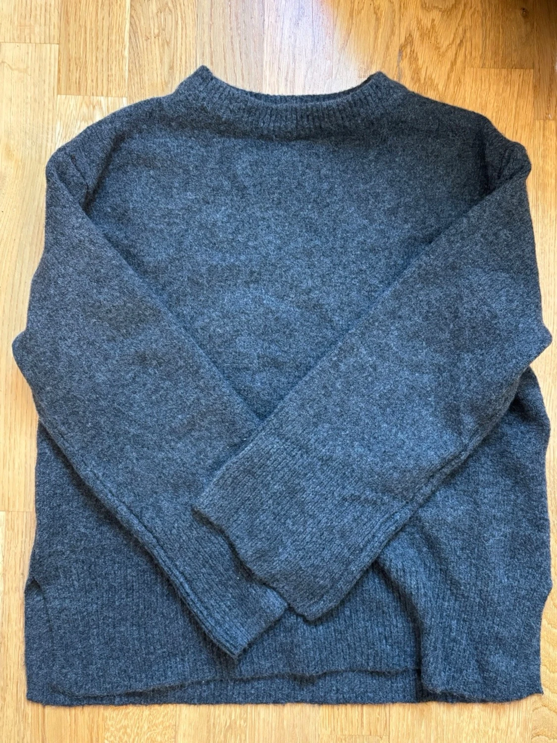 Mörkgrå stickad tröja