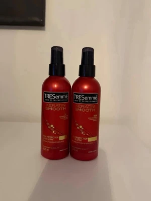 Värmeskydd TRESemmé - Priset gäller för 2 stycken. De är flera år gamla, vet inte när det är inköpta. 