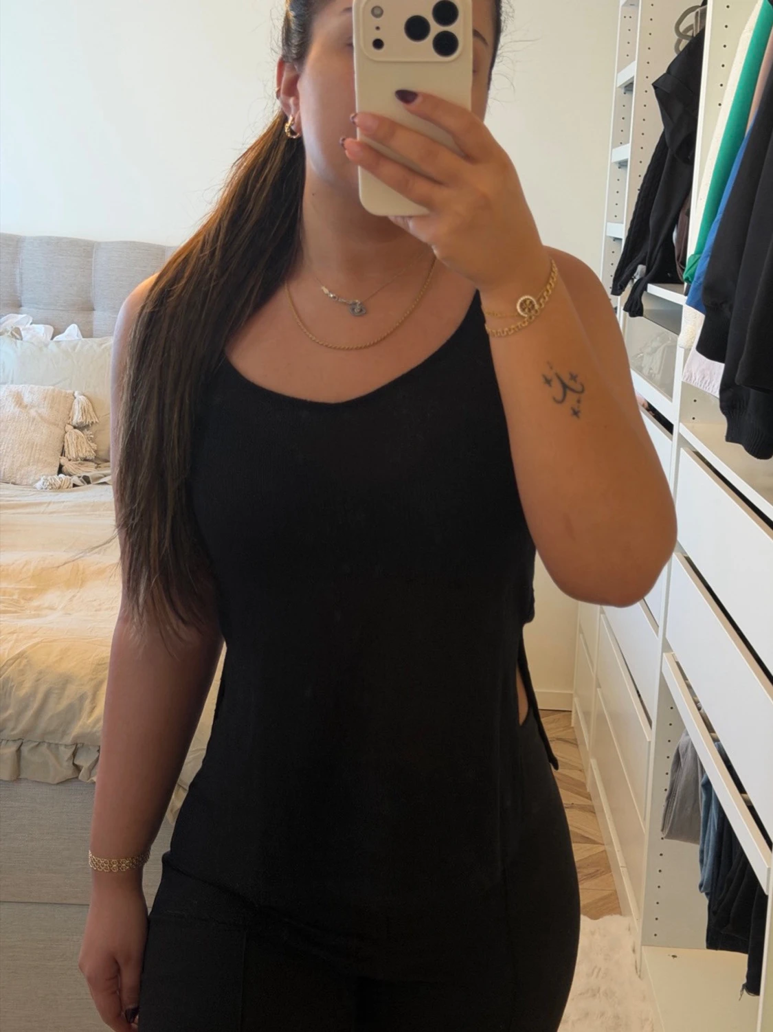 Svart linnetopp med smala axelband - 1