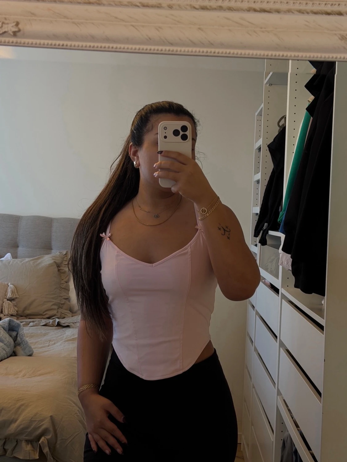 Ljusrosa korsettopp med rosetter