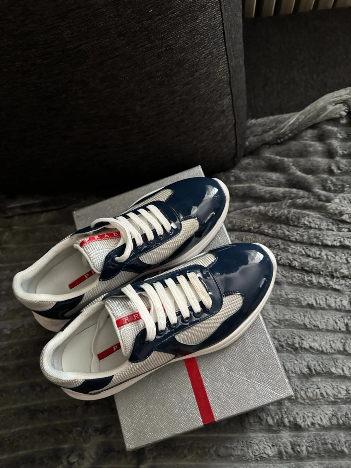 Prada sneakers i blått och vitt - 1