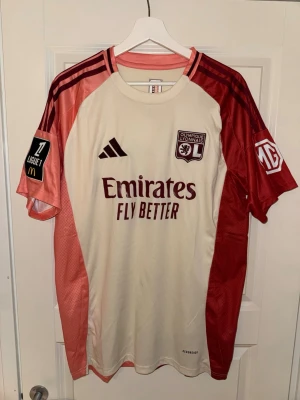 Olympique Lyonnais/Lyon matchtröja/fotbollströja - Lacazette - Storlek: XL. Skick: 10/10.