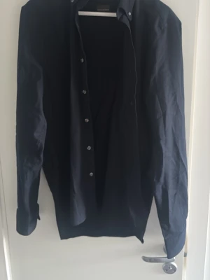 Oscar Jacobsson skjorta - Skön oscar jacobsson skjorta, använts 2 gånger