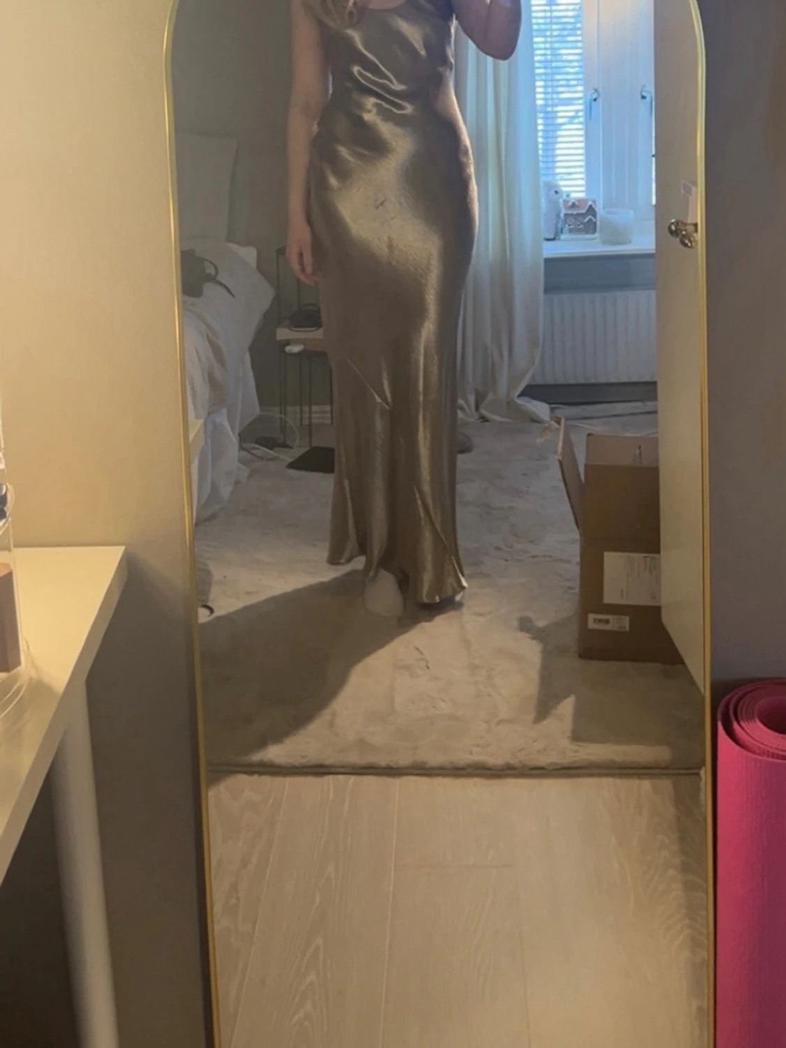 Guldig långklänning från ASOS