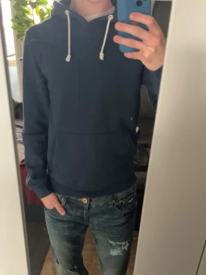 Mörkblå hoodie  - Mörkblå hoodie - Storlek: XS - Mycket fint skick - Märke: Pier one - Mitt pris: 139kr - hör av dig vid funderingar 💫
