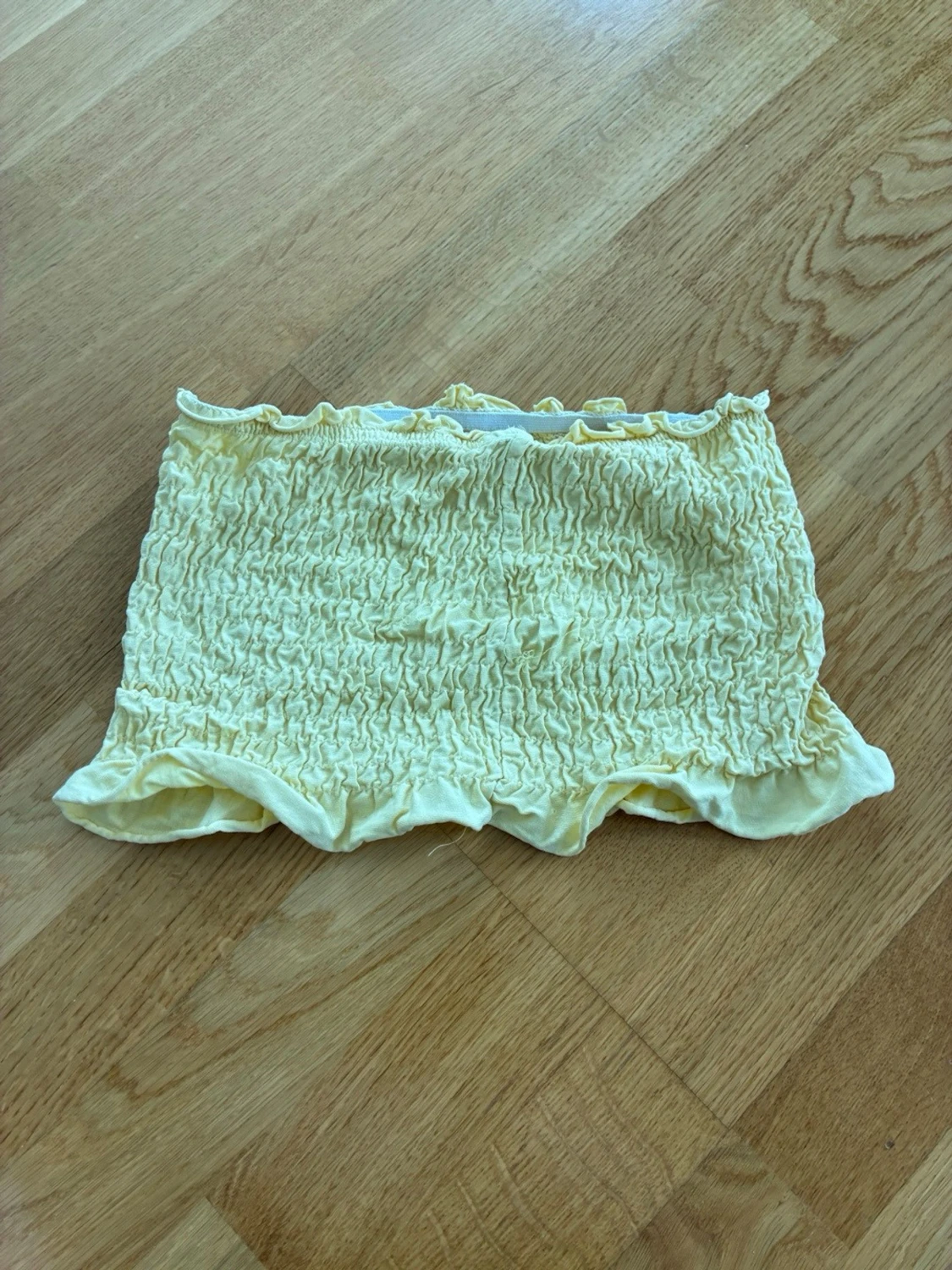 Två bandeau toppar i pastell