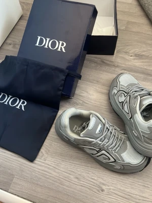 Grå sneakers  - Helt nya sneakers. Topp kvalité, priset går att snackas 