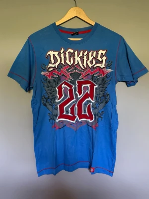 Rare dickies tshirt - Säljer en dickies tshirt jag själv aldrig använt, skicket är bra, trycket är bara lite slitet som på andra ”vintage” kläder. Hör av dig vid frågor! :)