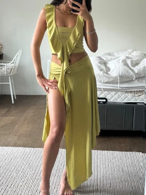 Jaded London green skirt set - Säljer min SUPER SNYGGA jaded london set, perfekt utomlands nu till sommarn. Storlek S