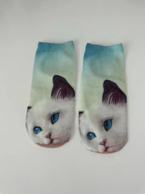Strumpor  - Söta strumpor med kattmotiv. Aldrig använda 