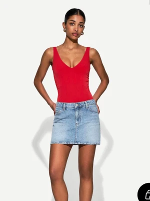 Ljusblå jeanskjol från Bershka - Trendig ljusblå jeanskjol från Bershka i klassisk minilängd. Nästan aldrig använd!!❣️❣️ 