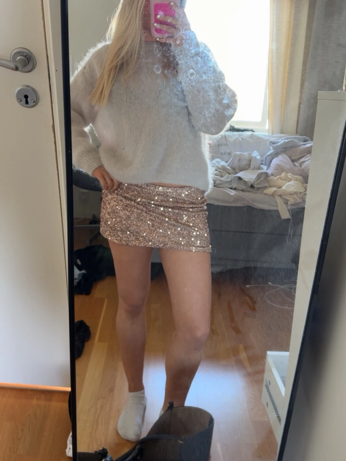 Glittrig kortkjol i champagnefärg