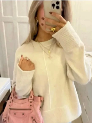 Vit stickad tröja - Jättefin stickad tröja från Zara💞💞 lånad bild