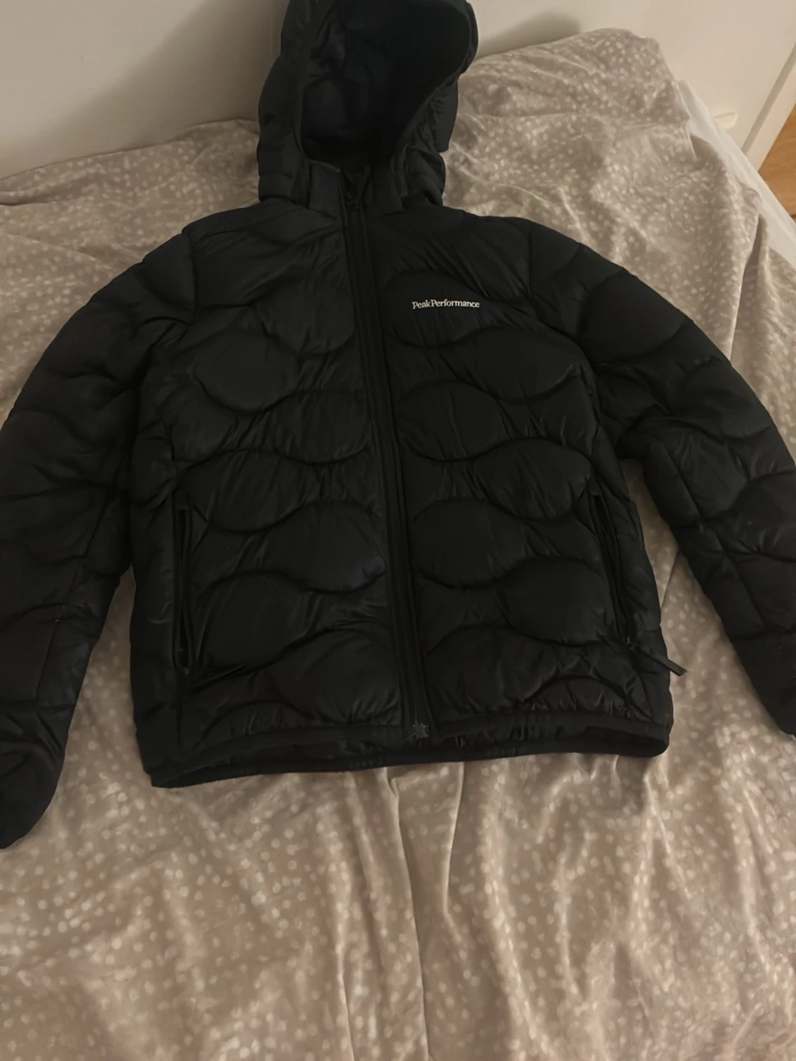 Svart dunjacka Peak Performance - 1