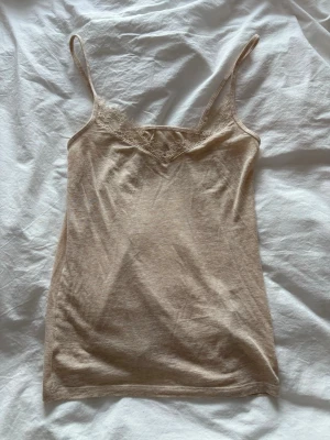 Intimissimi Linne - Ultralight Modal and Cashmere Camisole with Lace, storlek S. Som ny.