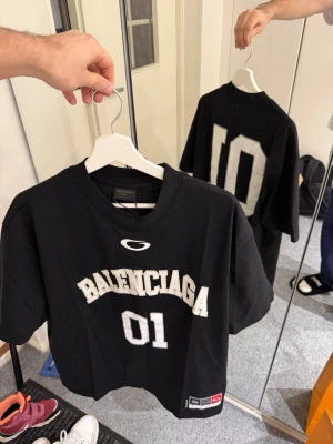 Baleenxciaga black t shirt - Size L, true to size. More pics DM