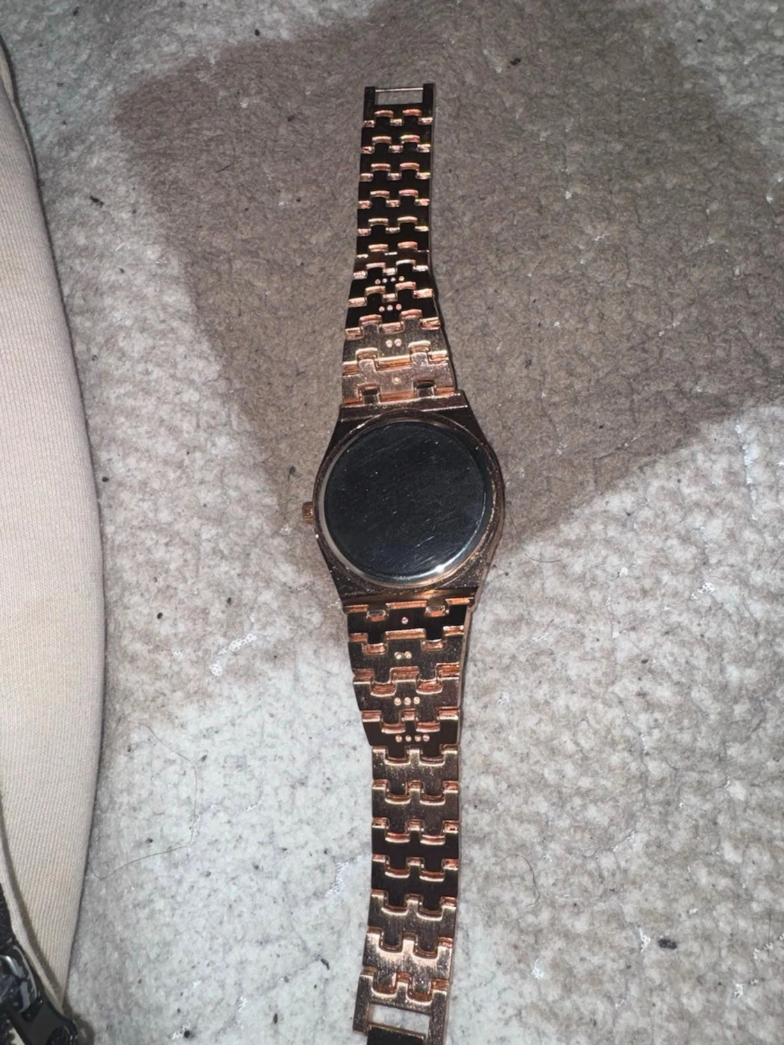 Roséguld klocka med stenar - 1