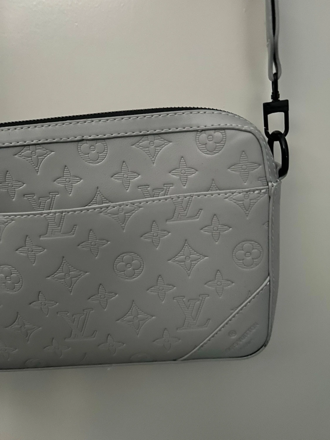 Grå axelväska från Louis Vuitton - 1