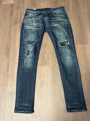 Dondup George jeans - Dondup george jeans slitna storlek 32 men sitter som vanlig lite mindre i storleken 