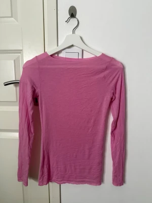 Rosa långärmad topp från Intimissimi - Superskön rosa långärmad topp från Intimissimi i en mjuk blandning av modal och kashmir. Pris kan diskuteras 