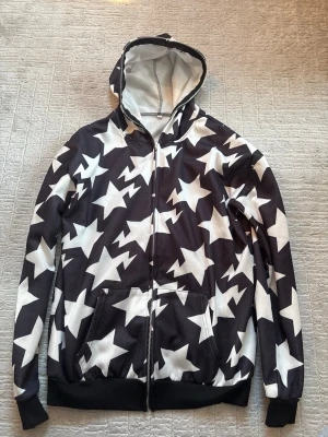 Y2K fullzip hoodie - Denna fullzip hoodien är använd endast en gång och är i princip ny!
