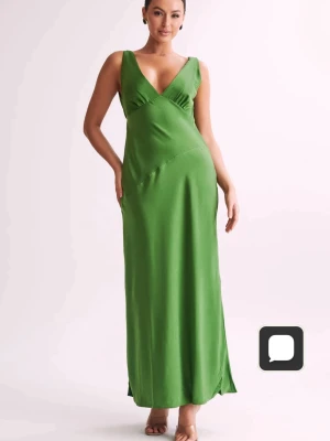 Grön långklänning i satin - Säljer denna toppenfina gröna klänning i satin med en så fin öppen rygg från Meshki!😽 Helt perfekt till balen! Storleken är XS💚 Klänningen är endast testad på, annars aldrig använd med lappen kvar! Pris 999 kr!💕