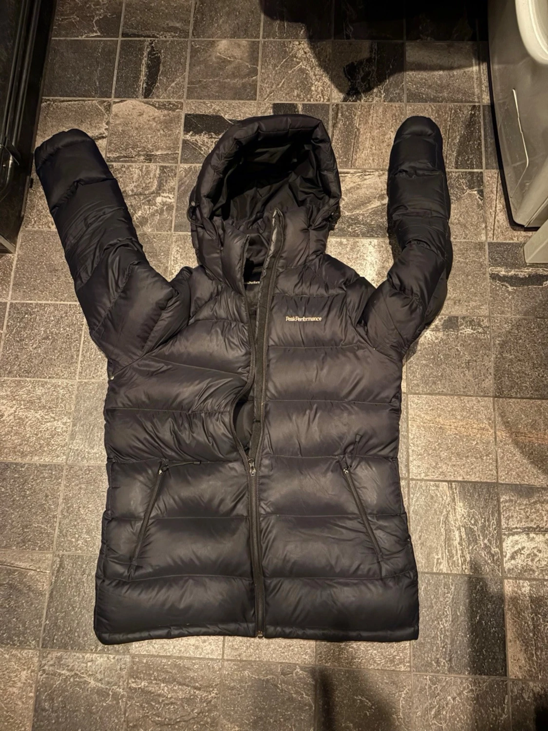 Svart dunjacka Peak Performance - 1