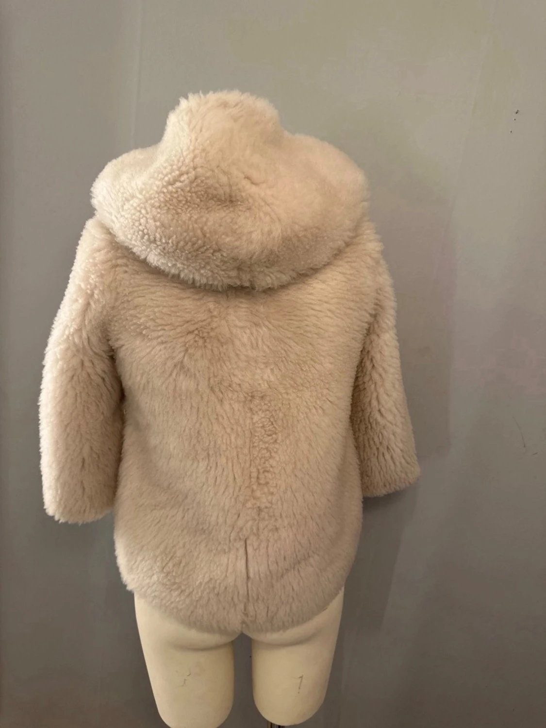 Beige pälsjacka från Yves Salomon - 3