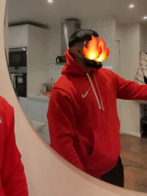 Nike hoodie st M riktigt fräch tröja  - Nike hoodie bra skick st m knappt använd köpt för 699 säljes för 423kr