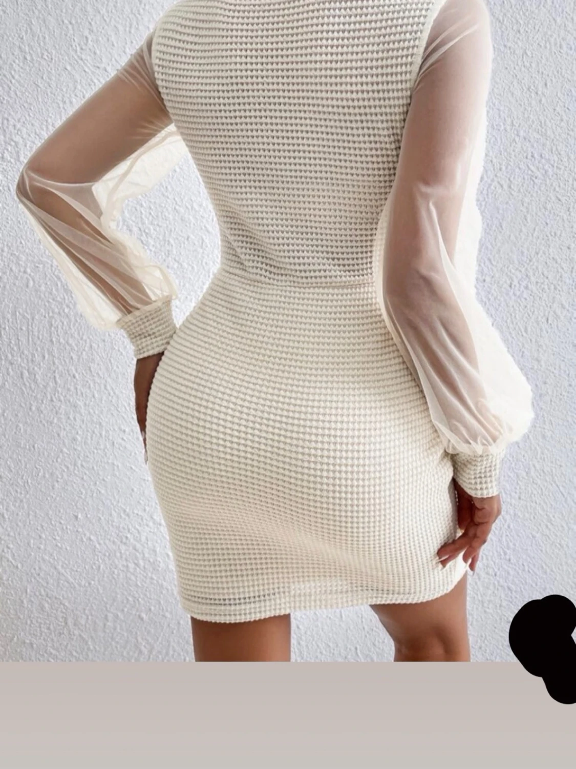 Vit figurnära klänning med meshärmar - 1