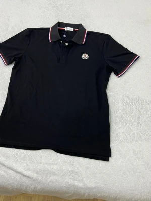 Moncler Polo  - Moncler polo tröja storlek M 