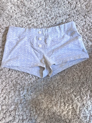 Pyjamas shorts  - Jätte fina gråa pyjamas shorts med stjärnor från Ginatricot 146/152 🌸