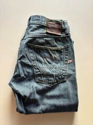 Edwin Jeans  32/32 - Lite slitna. Taggen på baksidan sliten. Se bild.