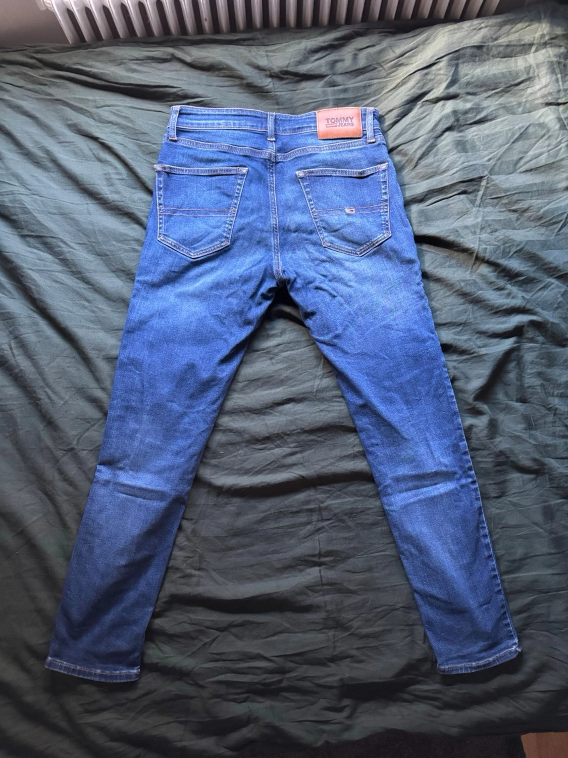 Blå slim fit från Tommy Jeans - 1