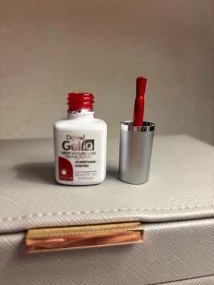 Depend Gel iQ Christmas Wishes röd - Depend Gel iQ Christmas Wishes. Aldrig använt.