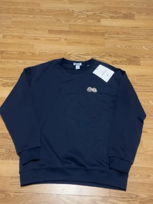 Mörkblå sweater  - Helt ny mörkblå sweater