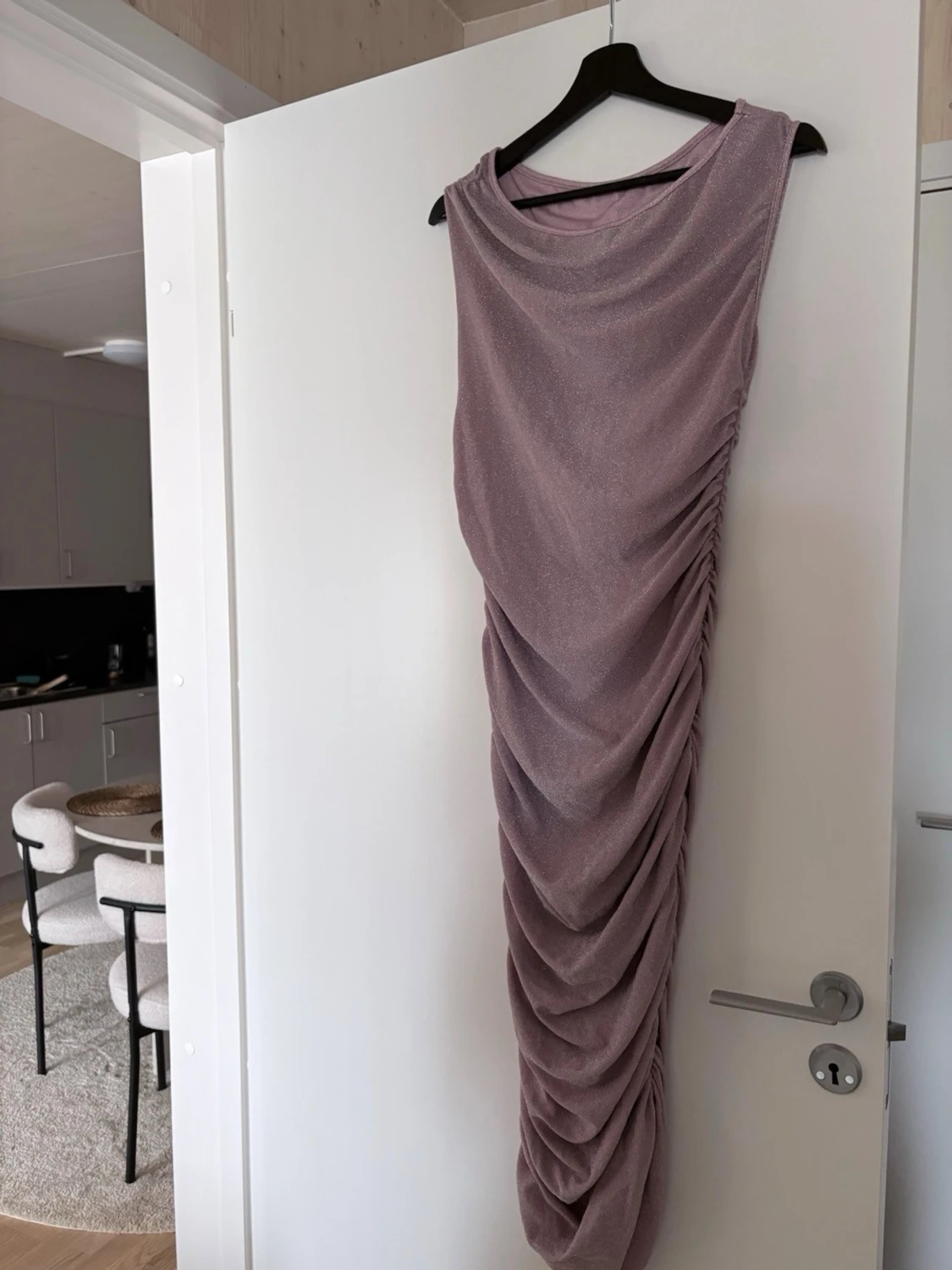 Ljuslila glittrig långklänning - 2