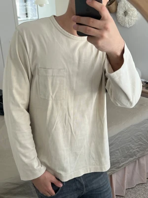 Arket långärmad t shirt  - Fint skick, perfekt till sommaren 