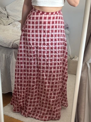 Maxikjol  - Maxikjol från lounge. Använd 1 gång. Jag är 161 cm. 