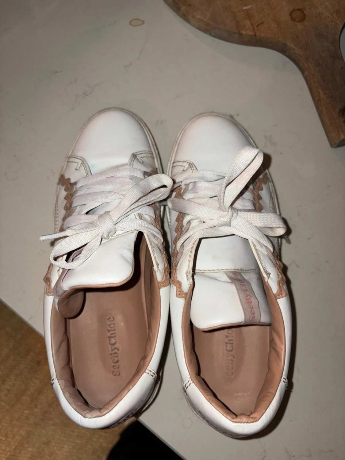Vita sneakers från See By Chloé - 2