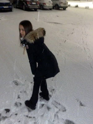 Svart Parajumpers dunjacka med pälskrage - Säljer en svart dunjacka från Parajumpers med päls luva. Jackan är i väldigt bra skick men den är använd! Pris kan diskuteras vid snabbt köp!! 