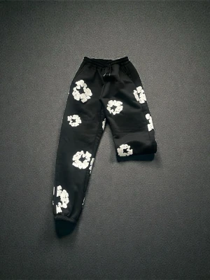 Denim Tears - 9/10 kvalite  Size M  Äkta