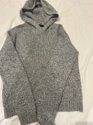 Stickad tröja från vero moda - Stickad tröja från vero Moda i väldigt bra skick