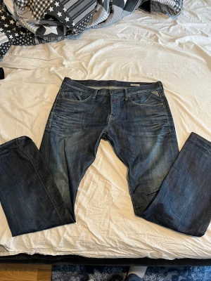 Mörkblå Replay jeans herr - Säljer ett par mörkblå jeans från Replay W 36 L34