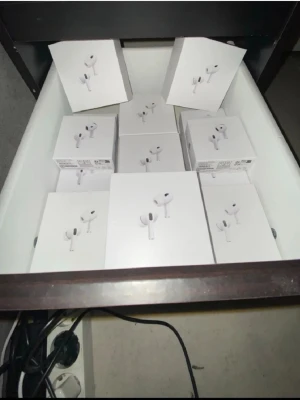 Airpods pro 2 - Tja! Jag säljer nya oöppnade hörlurar pro 2 med noisecancelling för endast 299kr styck! Jag har flera stycken på lager just nu så det är bara höra av er hur många ni vill ha, (ett par funkar också såklart). Har bilder osv om ni önskar det!